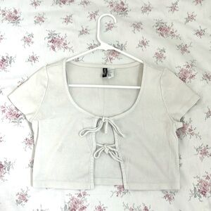 Crop-top with bows🤍